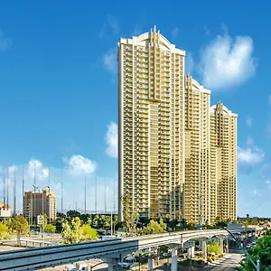  Apartment 1br Penthouse-stripview-free Parkin-no Fees