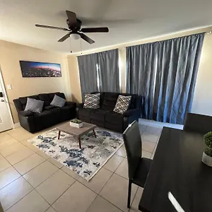  Apartment 3 Bedroom Flat W/ Private Yard