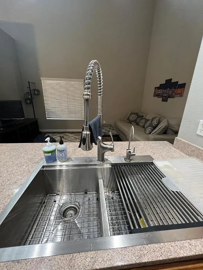 Gate Dual Master Suites Office And Dog Park 30 Days Minimun Las Vegas Apartment