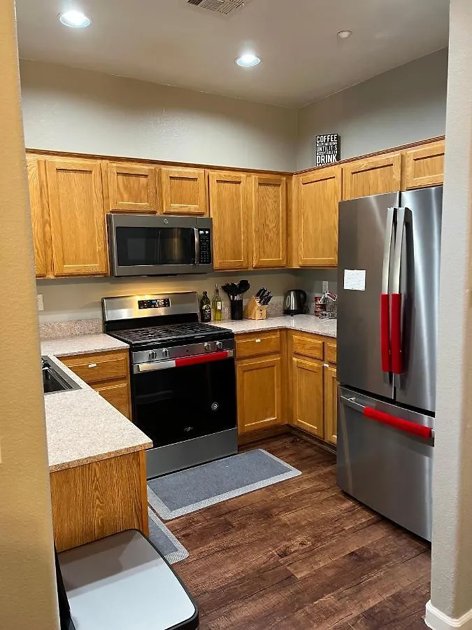 Gate Dual Master Suites Office And Dog Park 30 Days Minimun Las Vegas Apartment