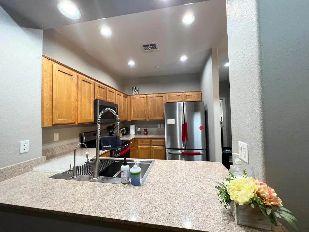 Gate Dual Master Suites Office And Dog Park 30 Days Minimun Las Vegas Apartment